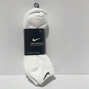 Nike Everyday Cotton Cushioned Low Dri Fit Technology size XL 12-15